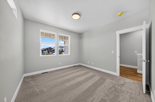 Building Photo - 10207 Waterton Cyn Wy