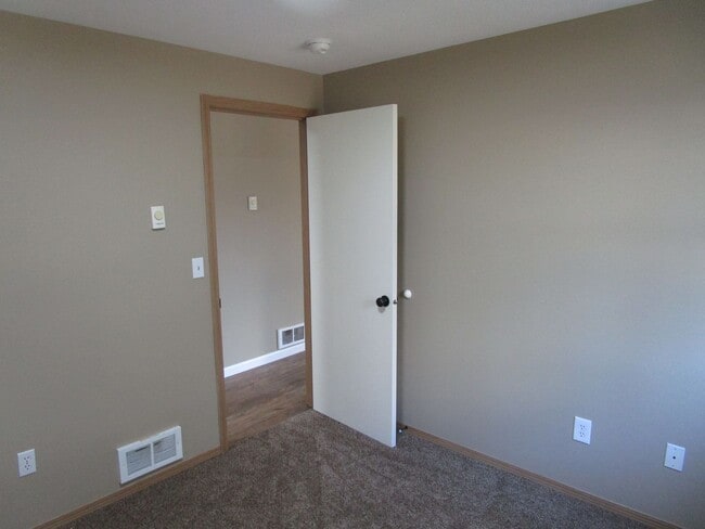 Building Photo - 3 Bedroom, 2 Bathroom Home on 2 Acres on Lower Side of Juniper Canyon - Available Now!