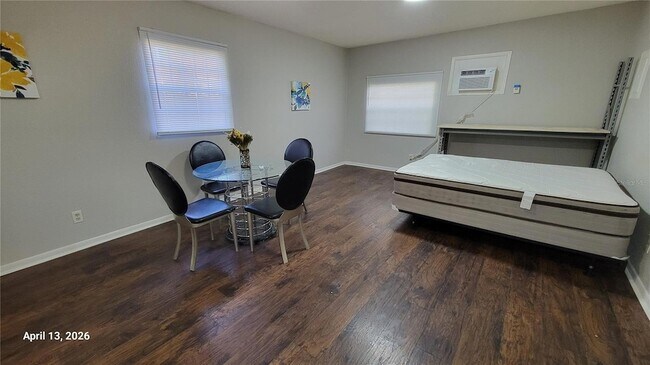 Building Photo - 411 Ave E SE