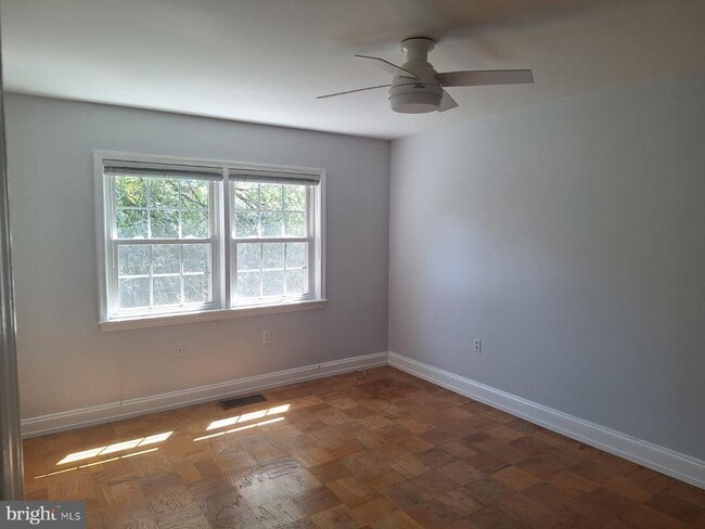 Building Photo - 755 Azalea Dr