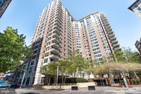 Building Photo - 851 N Glebe Rd