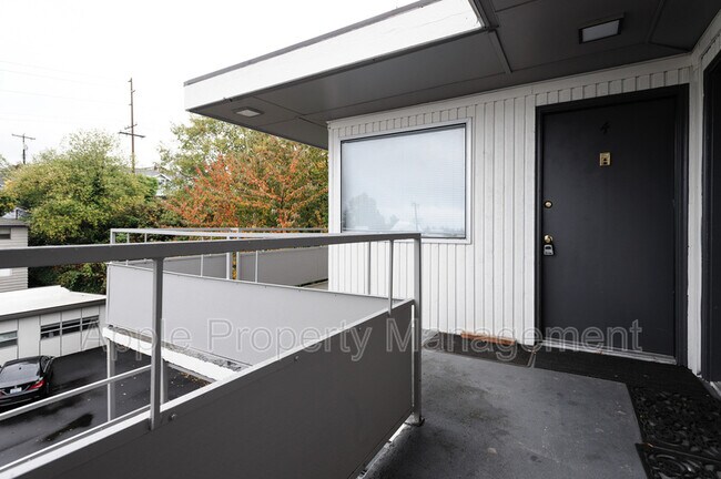 Building Photo - 9244 Greenwood Ave N