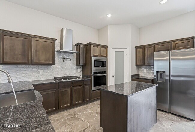 Building Photo - 928 Keenland Ave