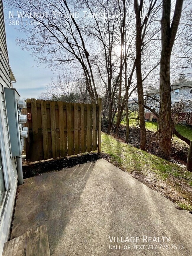 Building Photo - 492 N Walnut St