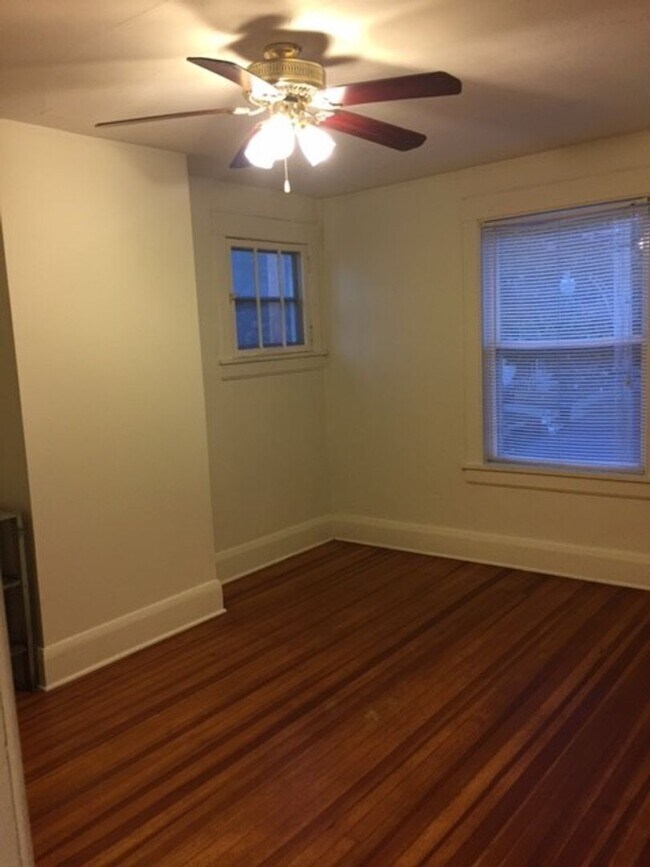 Building Photo - 410 N Mclean St