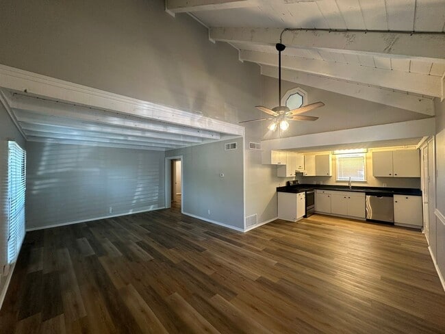 Building Photo - Coming Soon- 3 Bedroom 2 Bath in Whitehouse!