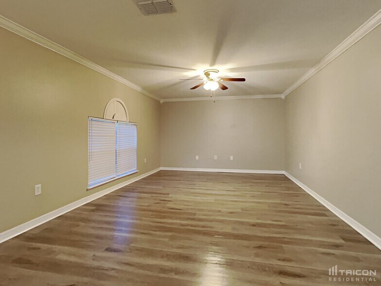 Building Photo - 10323 Frog Pond Dr