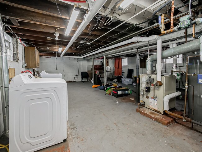 Building Photo - Fully Remodeled 2-Bed Duplex in Dearborn!