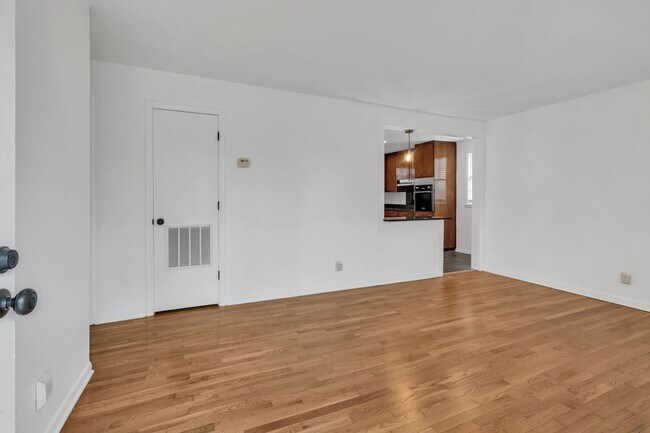 Building Photo - Bordeaux 3 BR 1 Bath home, covered parking, basement, renovated kitchen.