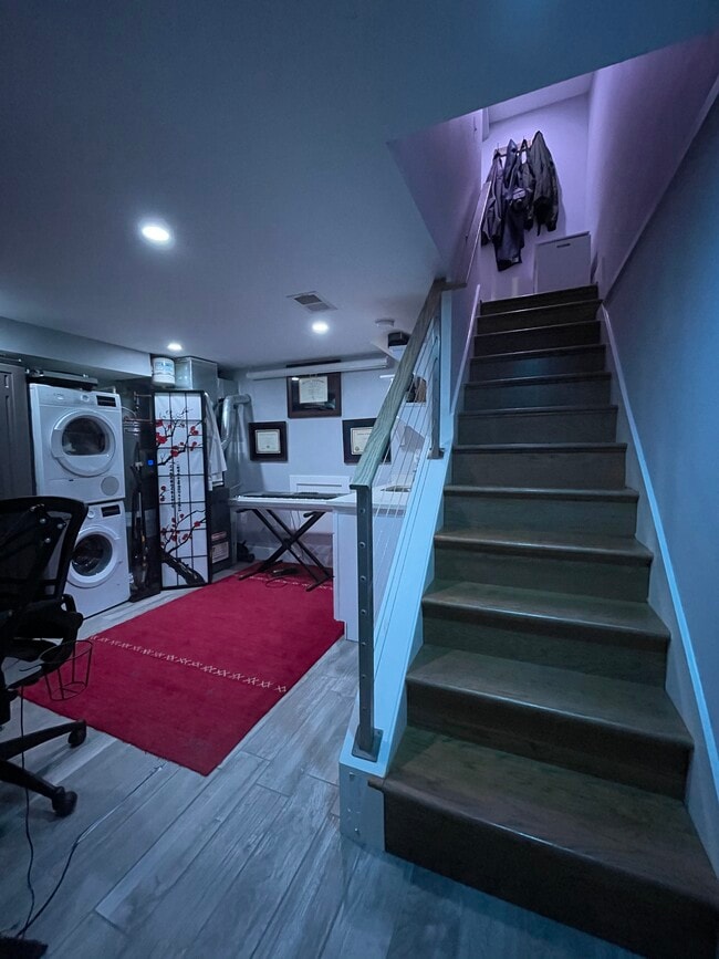 Building Photo - 1323 Dexter Ter SE