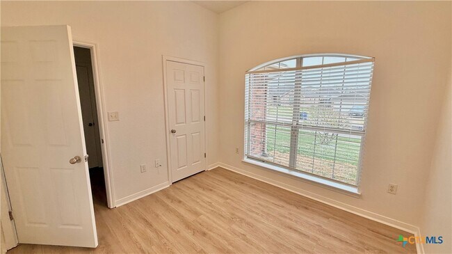 Building Photo - 2107 Gail Dr