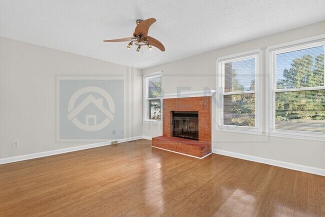 Building Photo - Beautiful Condo Available