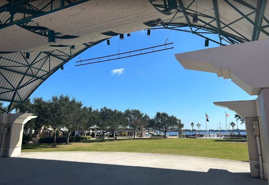 Building Photo - 480 Sail Ln