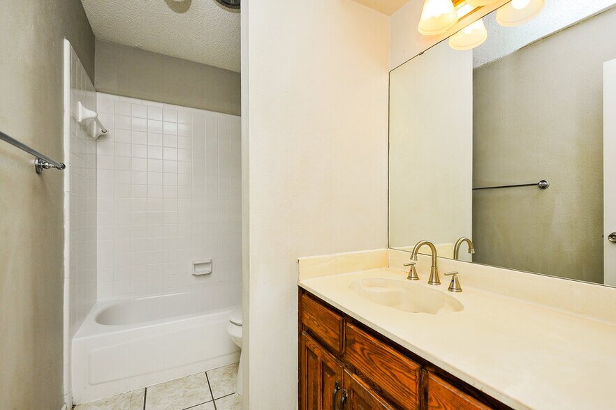 Building Photo - 4909 Barberry Dr
