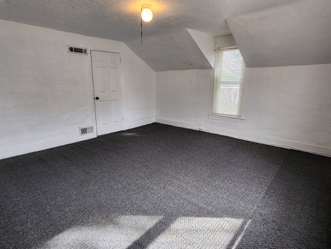 Building Photo - 612 6th St SW