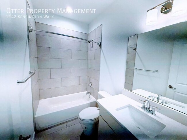 Building Photo - 2142 Kensington Walk