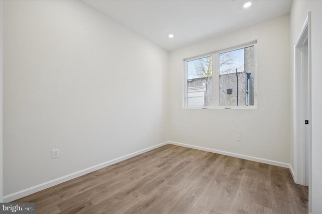 Building Photo - 105 N 63rd St