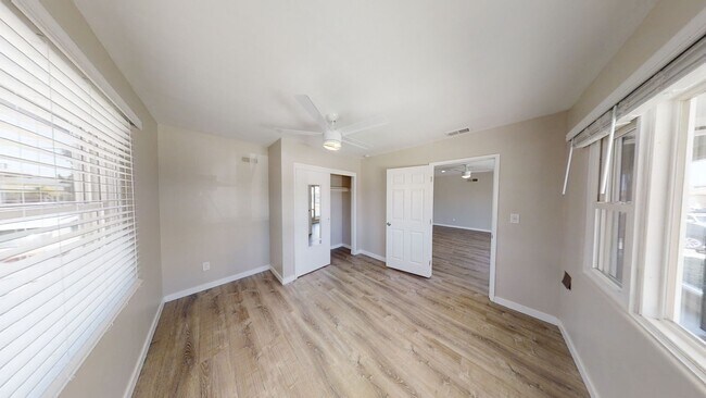 Building Photo - 5577 Mary Ln Dr