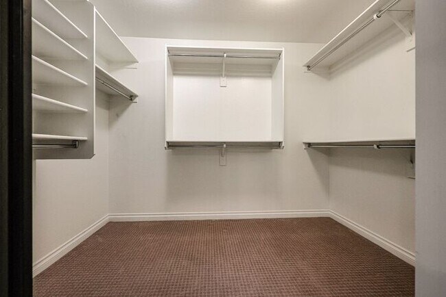 Building Photo - COMING SOON! Great Location!Stunning 6-bedroom Plus 7, 4.5-bathroom home located in Chandler