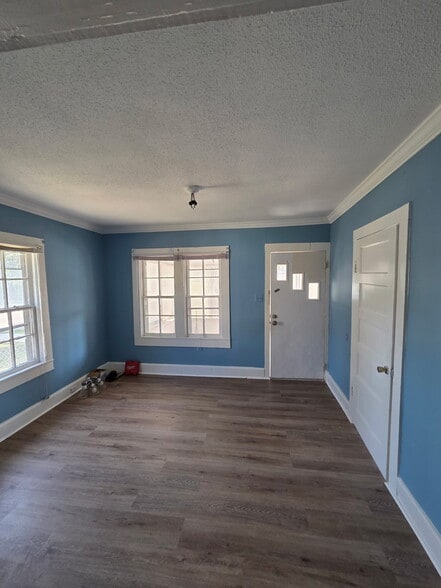 Building Photo - 545 Salley St