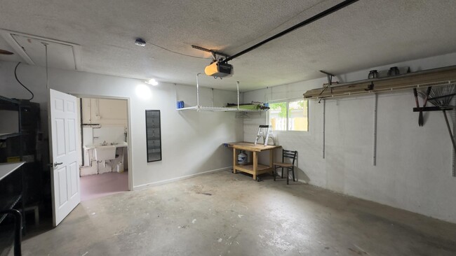Building Photo - 1194 Belmore Terrace