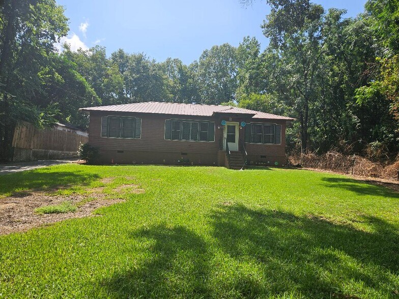 Front of house on quiet street - 4809 16th Ave