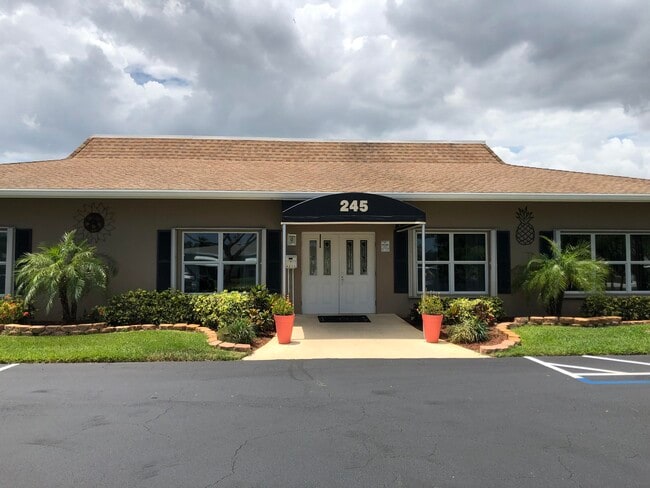 Building Photo - 405 High Point Blvd N