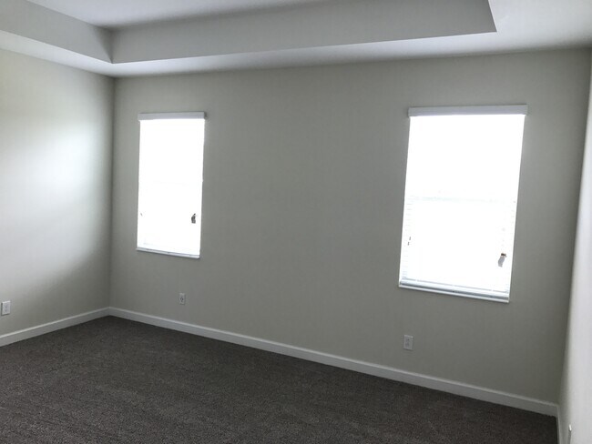 Building Photo - Just Listed! Newer 4/3 Home at The Oaks in...
