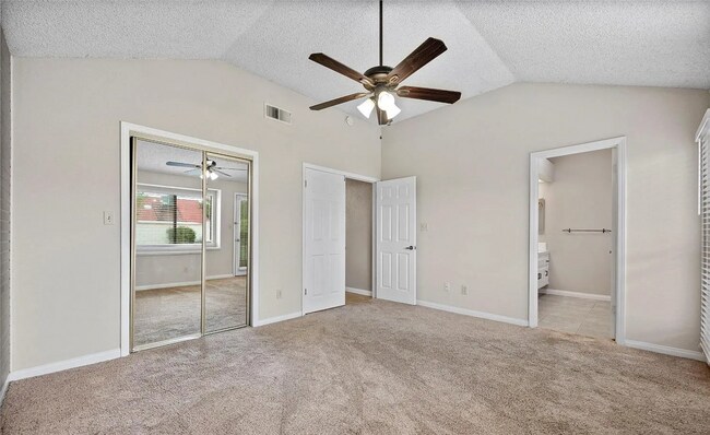 Building Photo - Beautiful Single Family Home in the Southwest