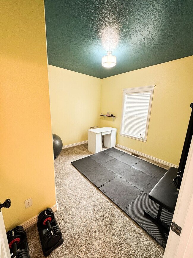 Building Photo - Beautiful Custom Home For Rent In Rexburg!