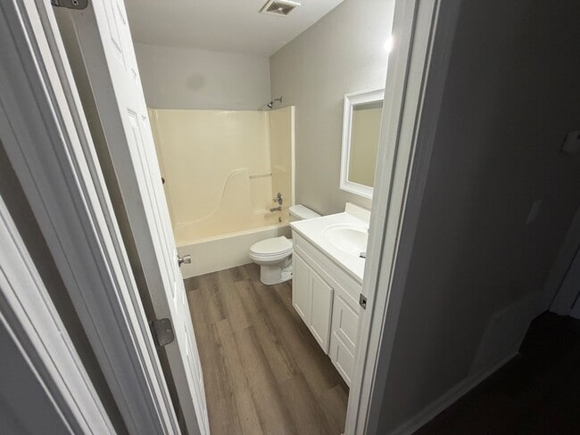 Building Photo - 634 Veterans Dr