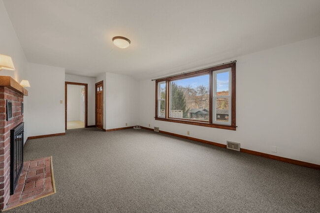 Building Photo - 293 Hamburg Rd