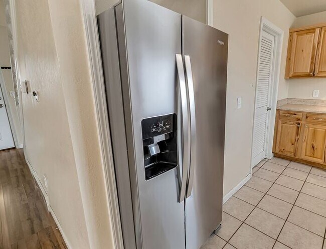 Building Photo - Charming 3 Bedroom Home in Quiet Orchard Mesa Cul-de-Sac