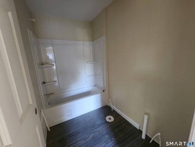 Building Photo - 60 Willington Ave