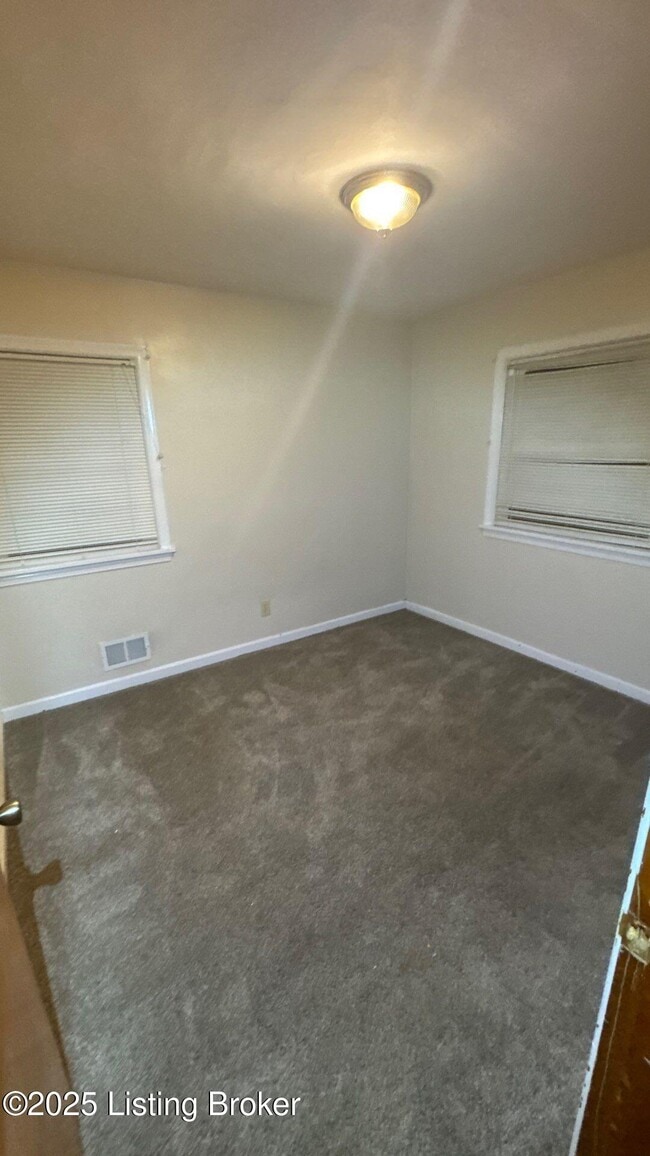 Building Photo - 6001 Applegate Ln