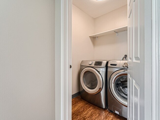 Building Photo - 2 Bed, 2 Bath Condo in Aurora!