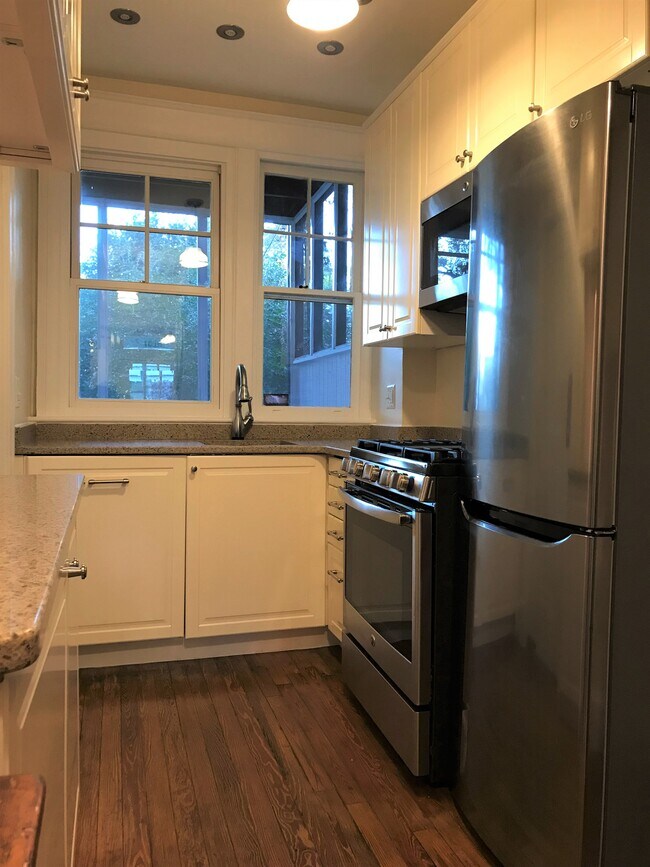 Building Photo - 1816 A St SE