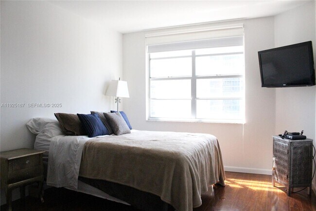 Building Photo - 1980 S Ocean Dr