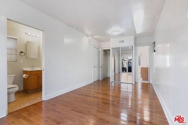 Building Photo - 1537 Cabrillo Ave