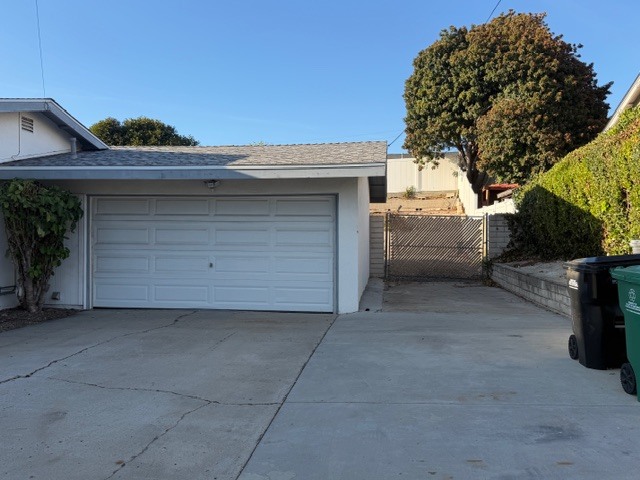 Building Photo - 6322 Clyde Ave