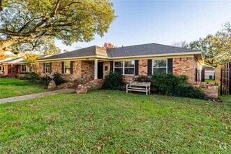 Building Photo - 9936 Lakemere Dr
