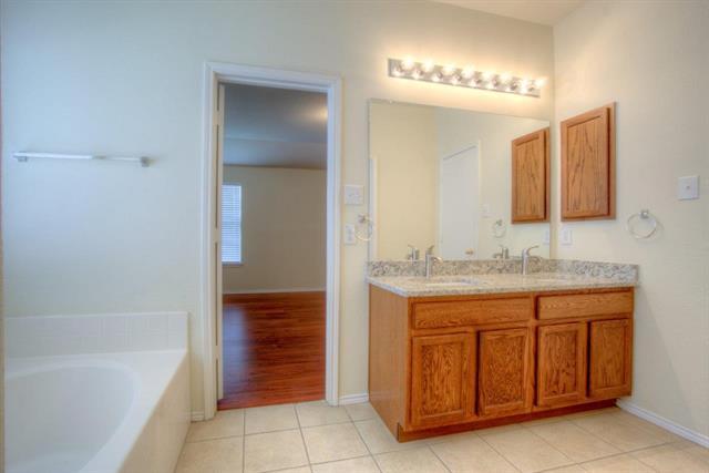 Building Photo - 3733 Verde Dr