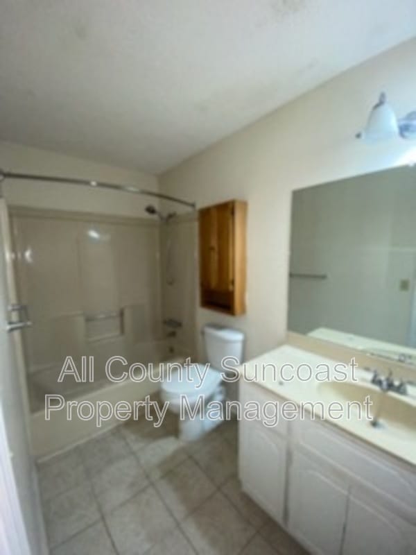 Building Photo - 105 Whisper Ct