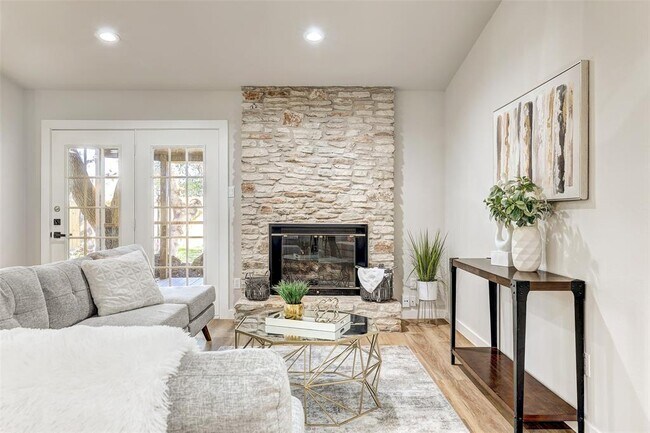 Building Photo - 402 Mulberry Dr