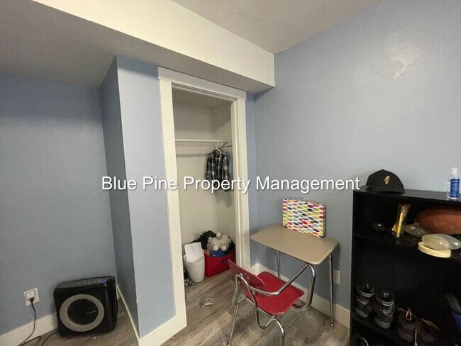 Building Photo - 705 Birmingham Ln