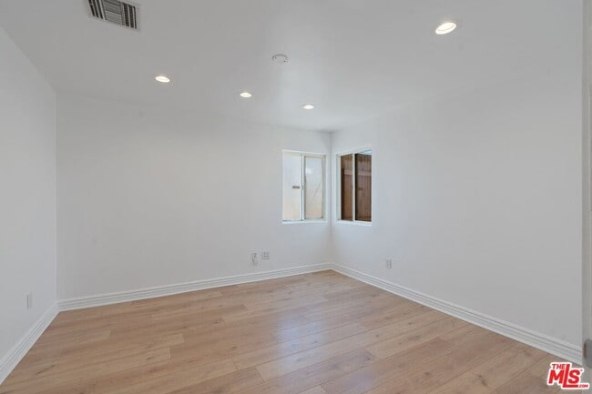 Building Photo - 42104 6th St E