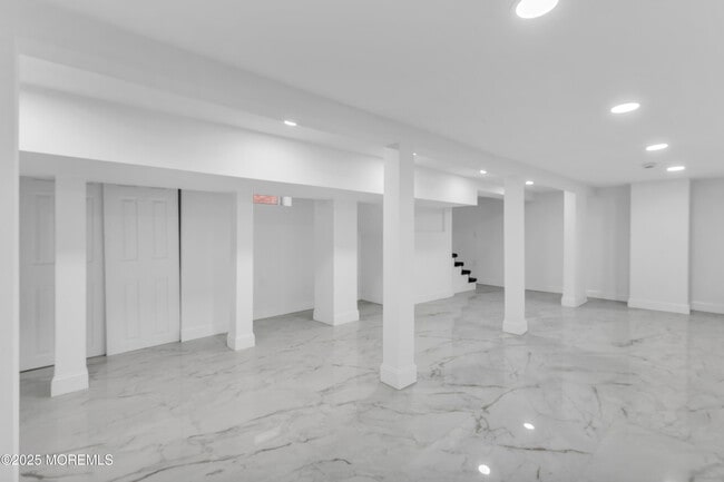 Building Photo - 253 South St