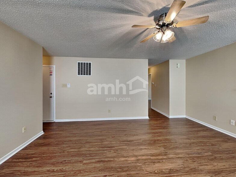 Building Photo - 10767 Wymm Ln
