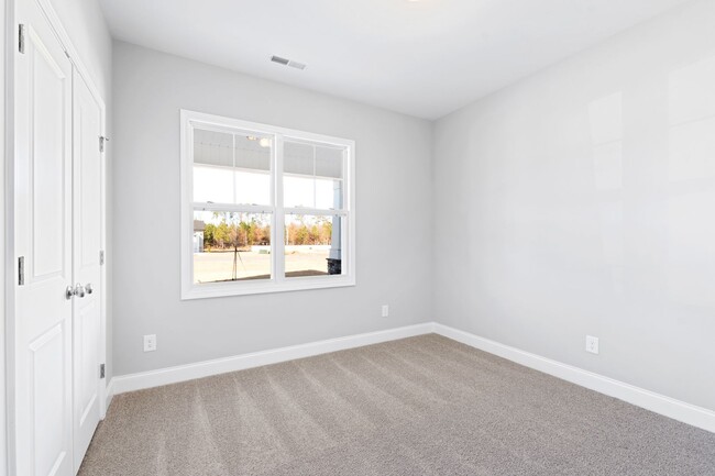 Building Photo - Bright & Spacious 3BR Home w/ 3-Car Garage...
