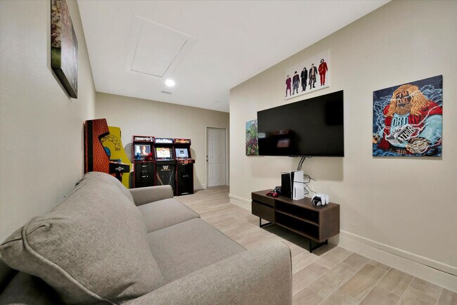 Building Photo - 7724 Simon Ridge Ct